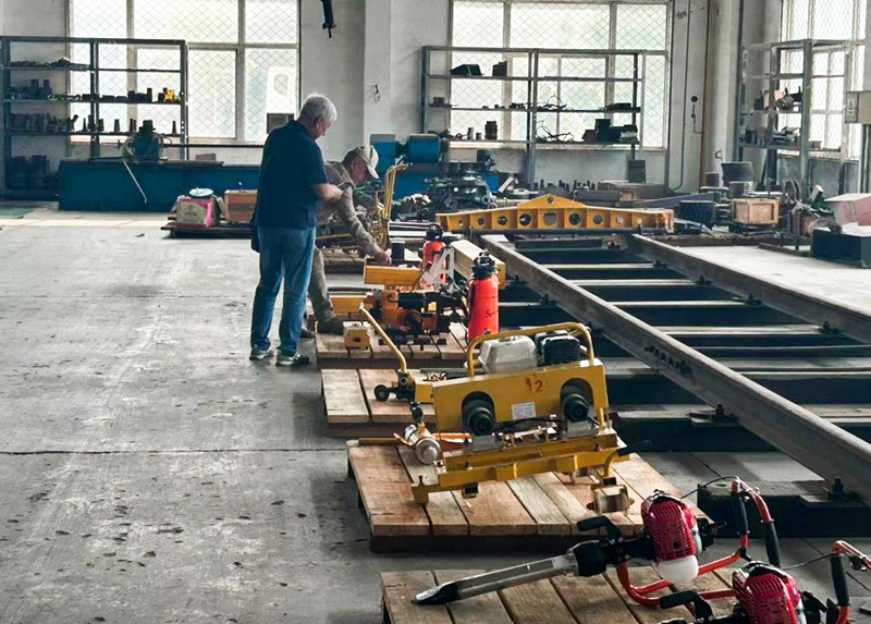 What is the difference between rail grinding and rail milling